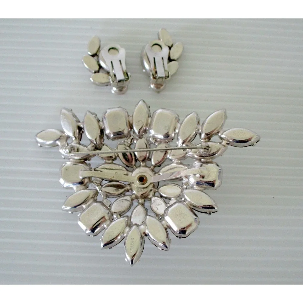 KRAMER Vintage Signed Rhinestone LARGE Brooch Pin 3.5